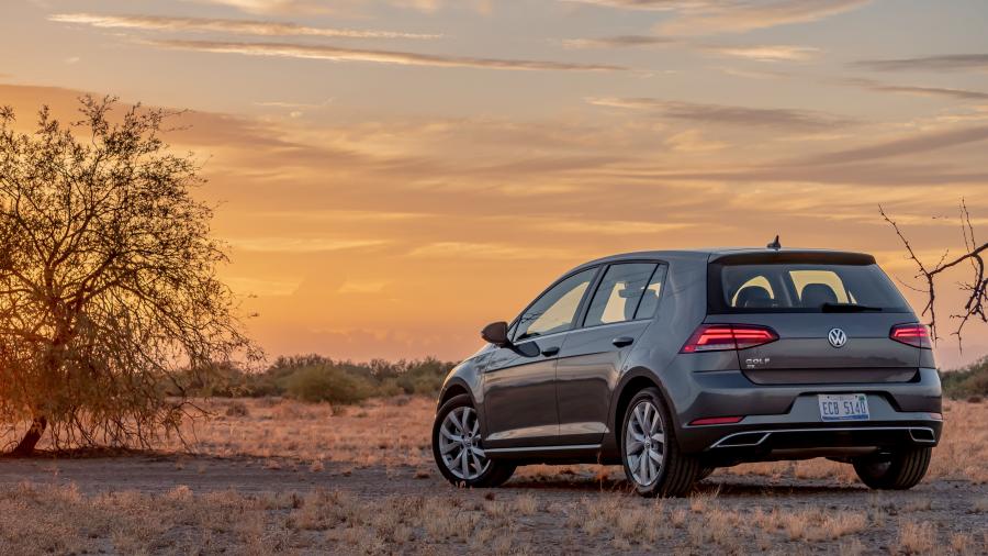  Volkswagen Golf TSI 5-Door (Typ 5G) 2017 года  (NA) (фото 40 из 47)